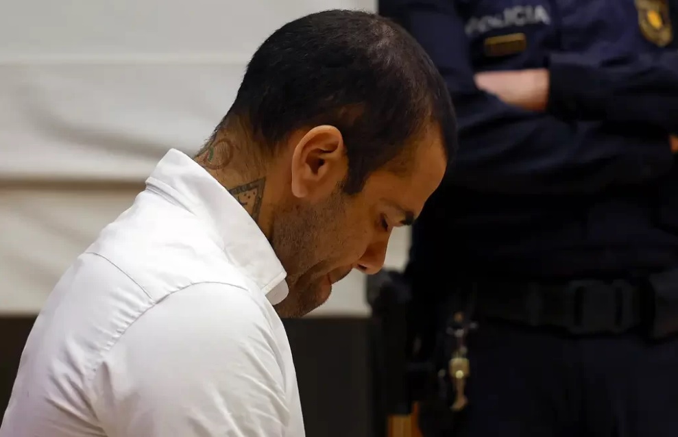 Ex-jogador Daniel Alves recebe sentença de quatro anos e seis meses por agressão sexual: Tribunal de Barcelona anuncia veredito