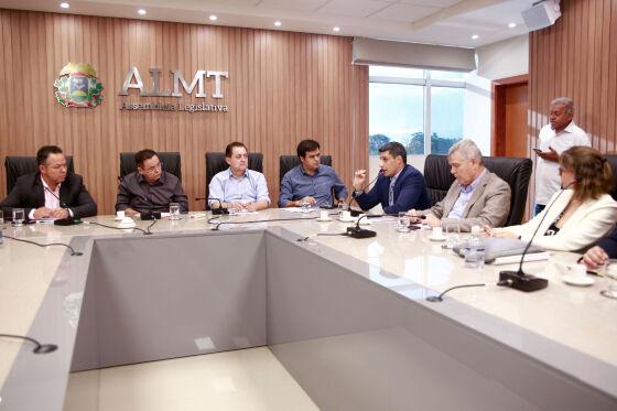 Deputados e representantes da Rumo discutem conflito envolvendo obra de ferrovia