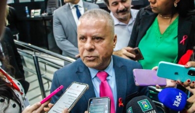 Câmara vai analisar pedidos de cassação de Emanuel na próxima quinta-feira