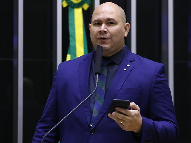 Abílio nega ação contra Botelho, mas reforça críticas a 