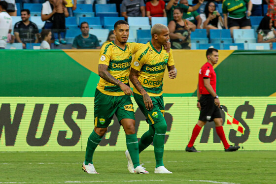 Cuiabá volta a golear o Brasiliense e avança à semifinal da Copa Verde