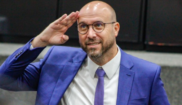 Beto 2 a 1 oficializa saída do PSB e vai trabalhar para eleger Botelho