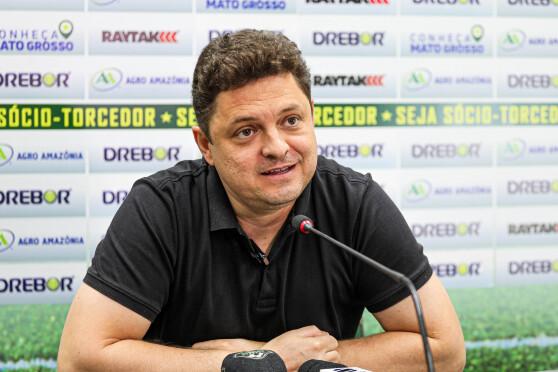 Presidente do Cuiabá descarta efetivar Iubel e detalha perfil de técnico desejado