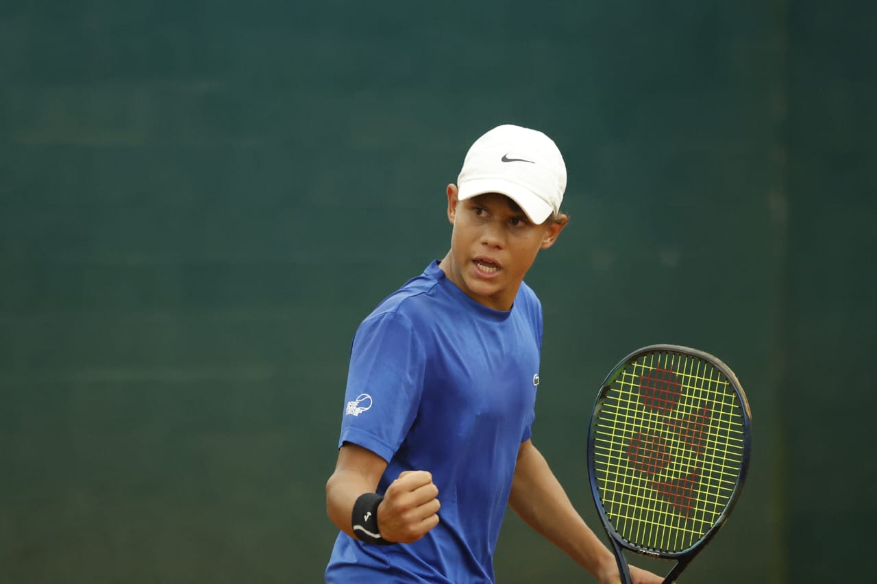  Atleta de 14 anos do programa de bolsa do Governo de MT é convocado para Sul-Americano de Tênis