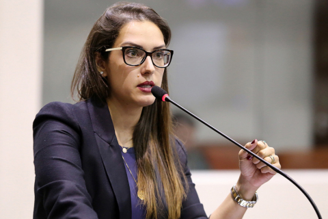 Janaína critica deputados de MT por votarem a favor de assassino