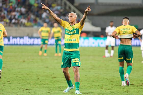Deyverson é cortado de jogo contra o Grêmio por 