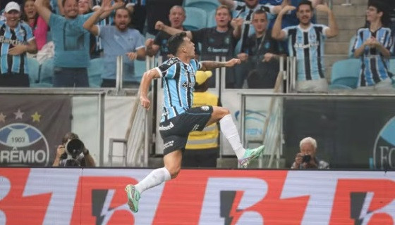 Cristaldo marca gol 