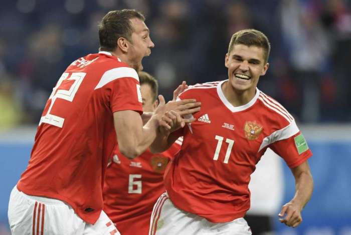  Rússia passa pelo Egito e fica muito próxima da vaga nas oitavas