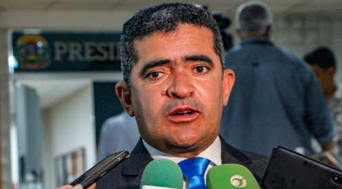 Elizeu avisa que não vai pedir para sair do PL: 