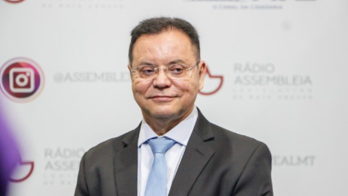Botelho mantém suspense sobre escolha de vice: ‘só próximo das convenções’