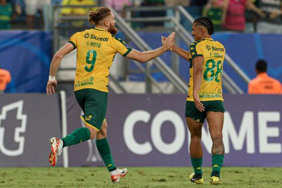 Cuiabá encerra jejum de sete jogos com goleada na estreia de Petit