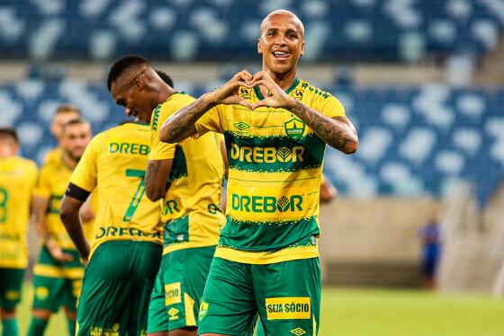 Deyverson irá cumprir contrato e 