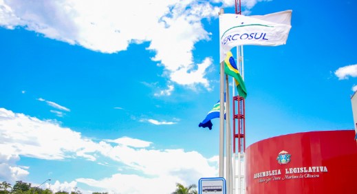 AL aprova projeto que permite servidores públicos terem MEI