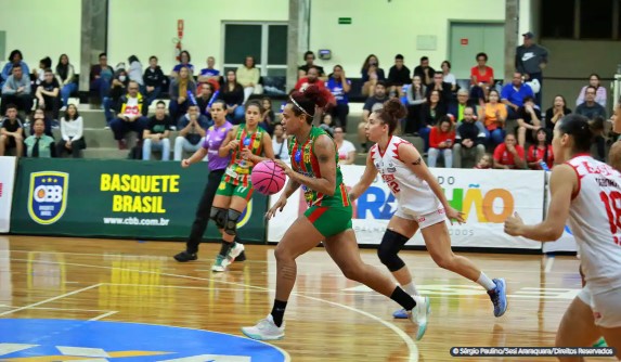 Sampaio vence Sesi para assumir liderança da LBF