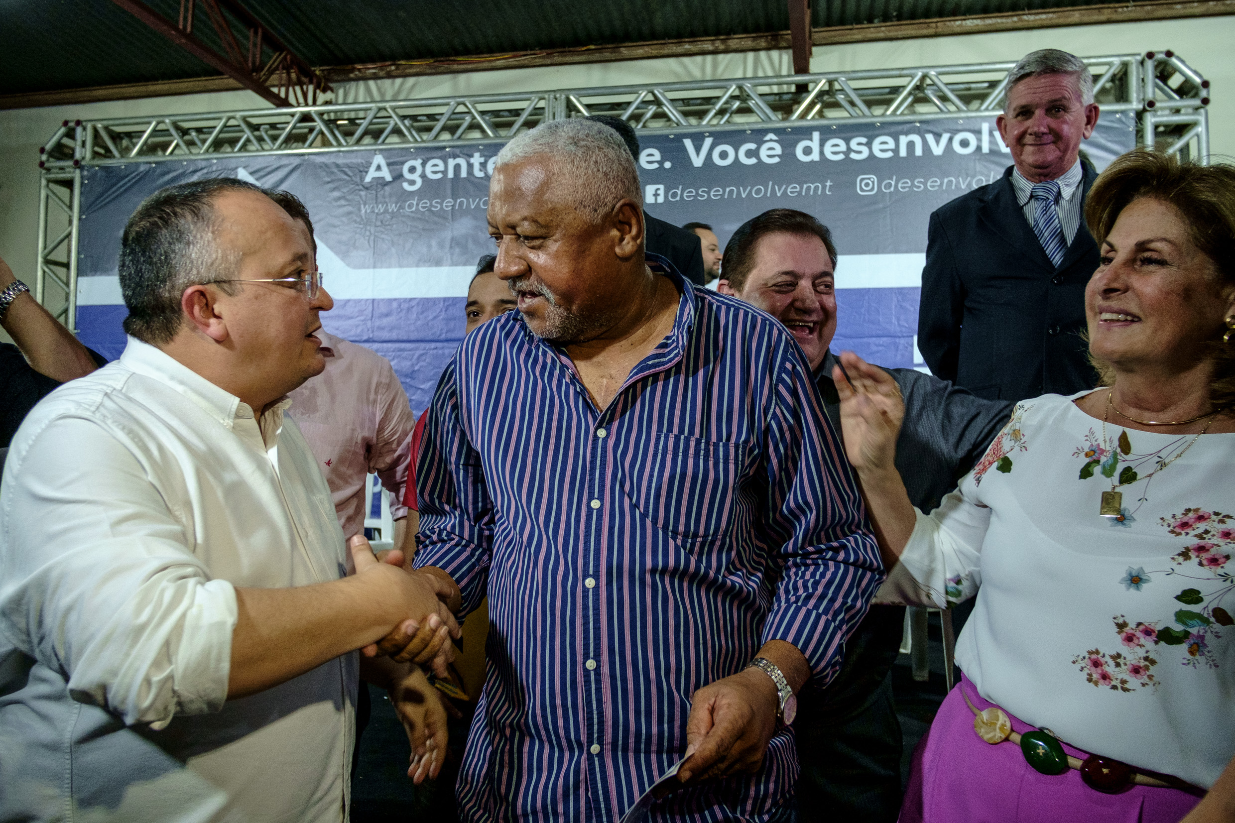 Família recebe título definitivo de imóvel após espera de 40 anos