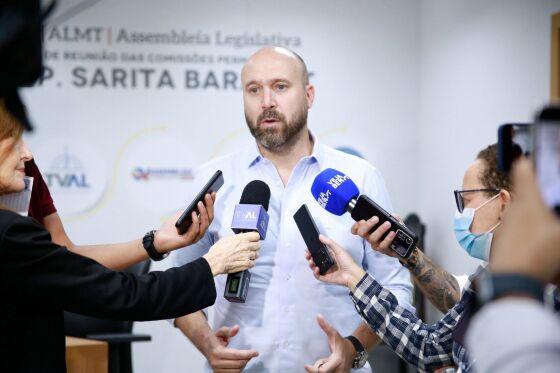 Beto Dois a Um sai em defesa de Botelho e lamenta ataques de adversários