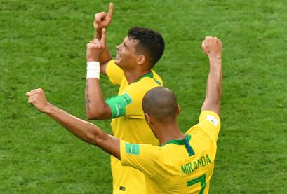 Zaga brasileira acumula atuações impecáveis e torna Alisson um espectador em campo