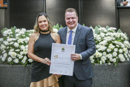 ALMT realiza sessão especial para entrega de honrarias