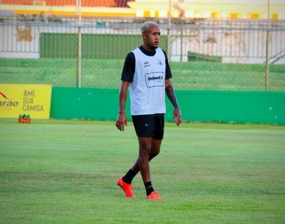 Atacante Dener pede demissão e não é mais jogador do Mixto