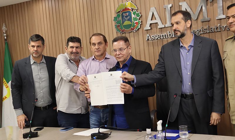 Botelho aprova lei que obriga gravação de treinamentos militares.