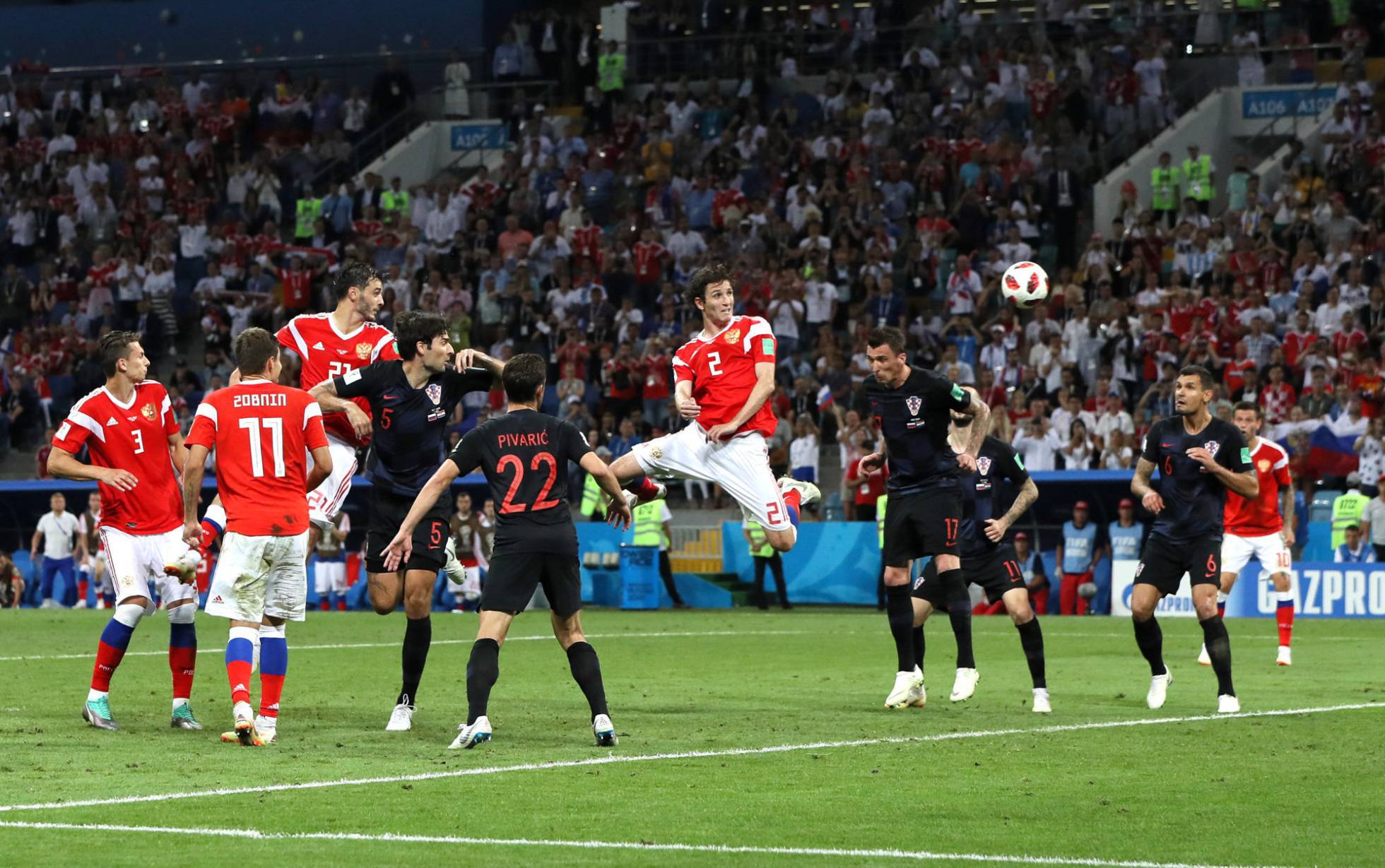 Croácia sofre, mas elimina Rússia nos pênaltis e volta a uma semi de Copa