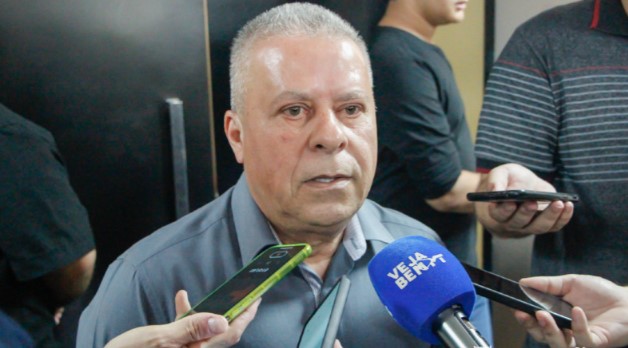 Chico desaprova projeto que obriga a ler a Bíblia: 