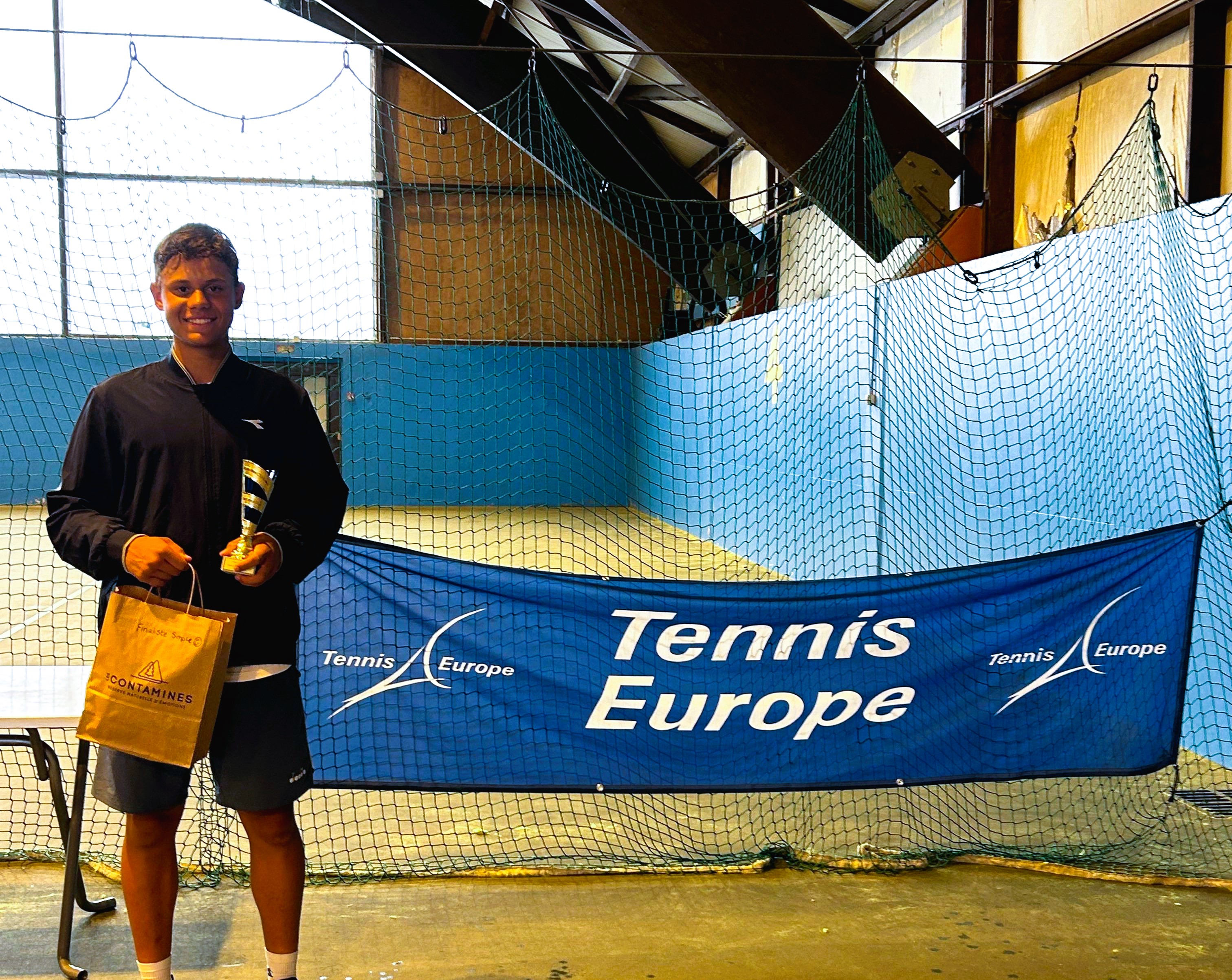 Tenista do programa de bolsas do Governo de MT é vice-campeão em torneio do circuito europeu