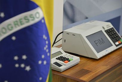  UNIVERSO FEMININO:  Corrupção e crise fazem das mulheres maioria do 'não voto'