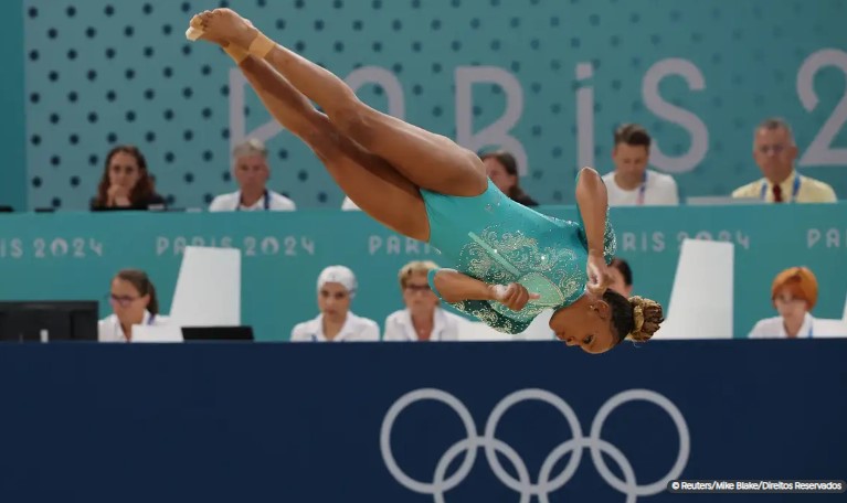 Rebeca é ouro no solo e vira maior medalhista olímpica do Brasil