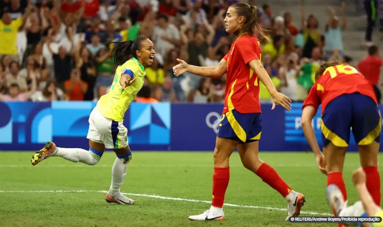 Brasil derrota Espanha e garante lugar na final do futebol feminino