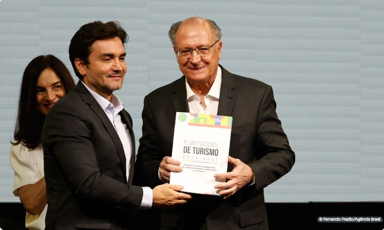 Governo quer atrair 8,1 milhões de turistas internacionais até 2027