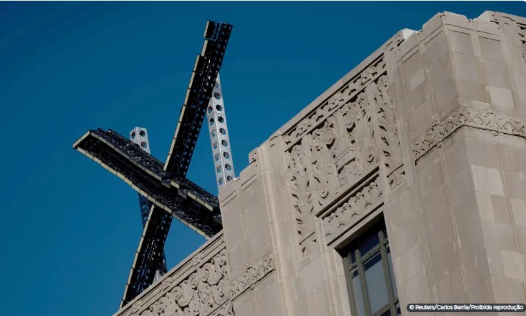 Rede social X fecha sede no Brasil e acusa Moraes de ameaça