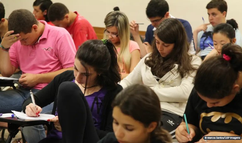 Correios entregam 20 mil malotes de provas na manhã deste domingo