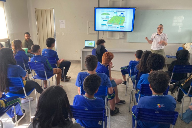 Escolas recebem palestras sobre preservação dos cursos d'água