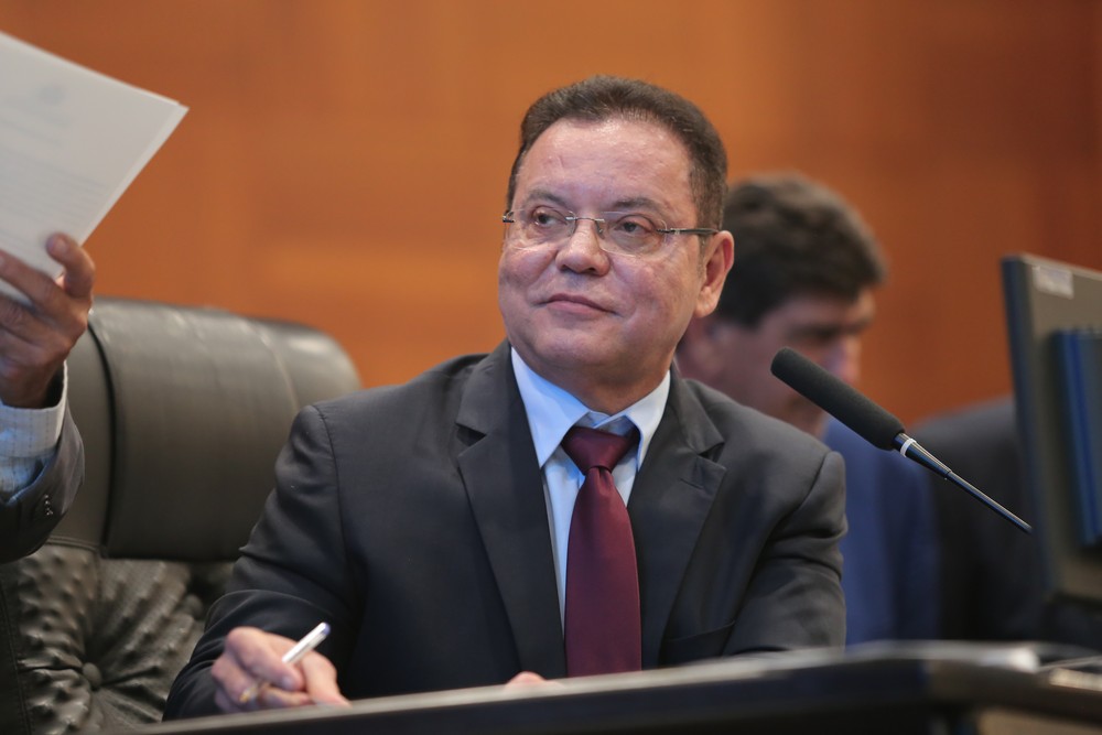 Juiz nega pedido de Abílio contra Botelho por apoiar carnaval fora de época