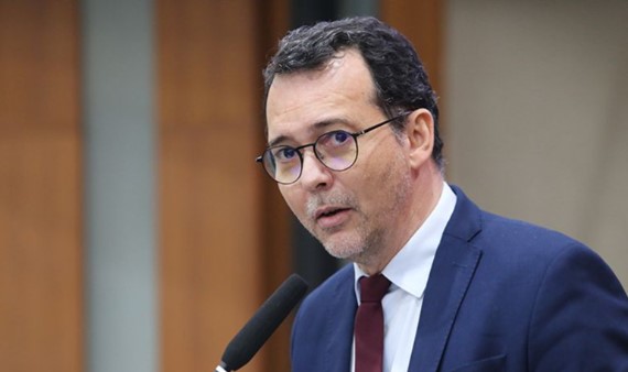Justiça condena Botelho e aliados em R$ 40 mil por impulsionamento ilegal na internet