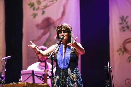 Estela Ceregatti encerra turnê nacional Canteiro nesta sexta (30) no Teatro Zulmira; entrada gratuita