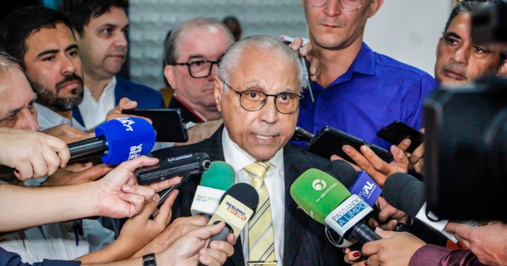 Júlio orienta Botelho a participar apenas em debates que tenham grande audiência