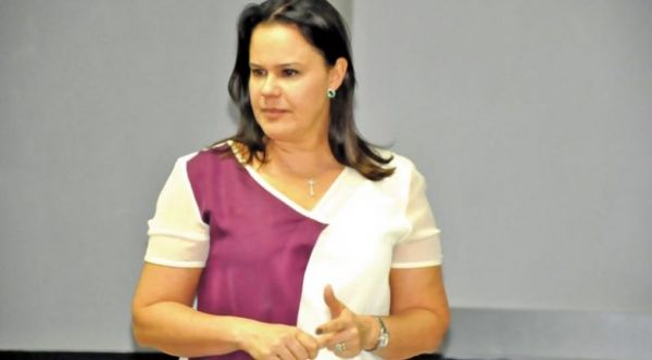 EM PRIMEIRA MÃO:  Ana Carla Muniz, mulher de Percival pode compor com o DEM e sair na primeira suplência de Jayme