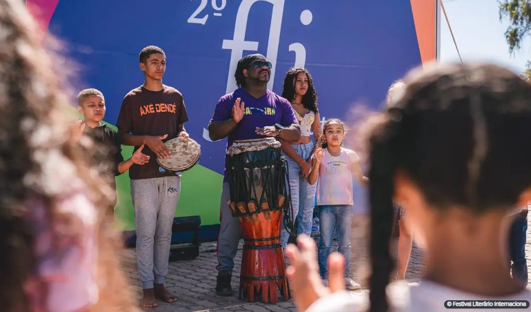 Fliparacatu premia alunos em concurso de redação e desenho