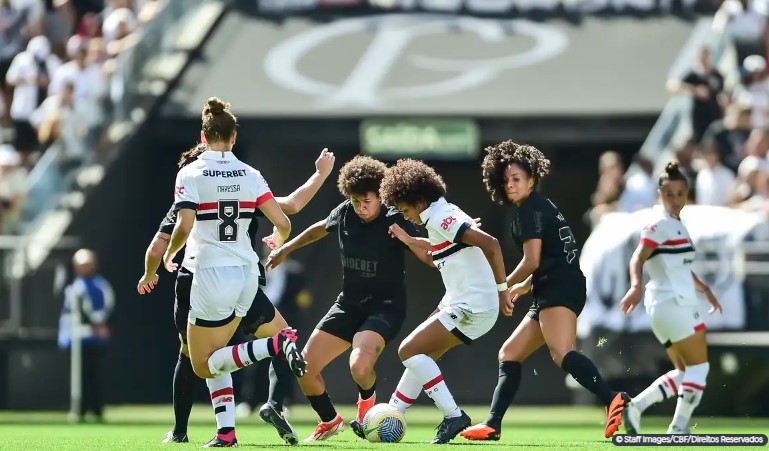 São Paulo e Corinthians chegam à final do Brasileiro Feminino