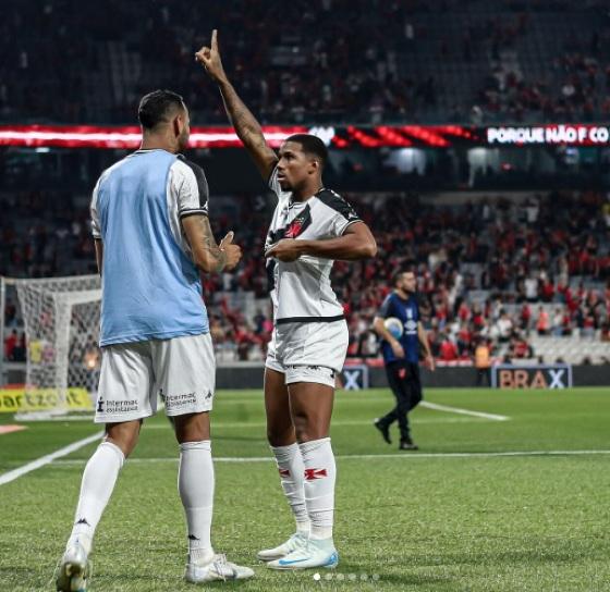 Vasco elimina o Athletico-PR e está na semifinal da Copa do Brasil