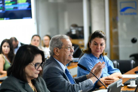 Jayme anuncia emenda para compra de 20 caminhões para combate a queimadas