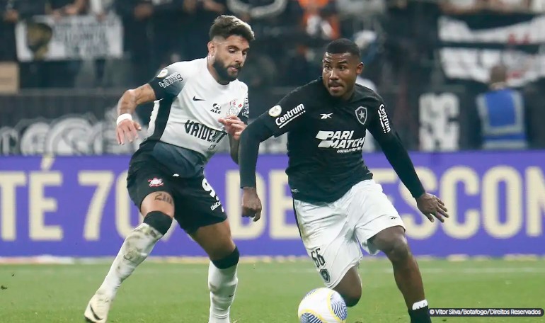 Bota bate Timão e aumenta vantagem na ponta do Campeonato Brasileiro