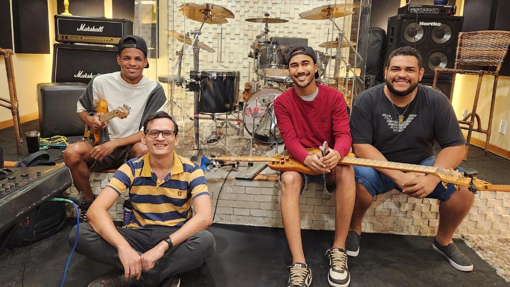 “A música nos ajuda no desenvolvimento nos estudos e pessoal”, conta estudante que está em competição da Seduc