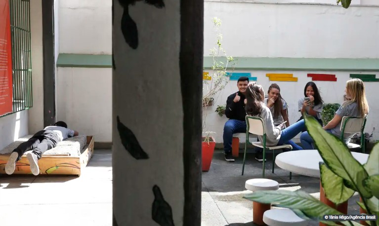 Diretores que mais reduzirem evasão escolar serão premiados no Rio