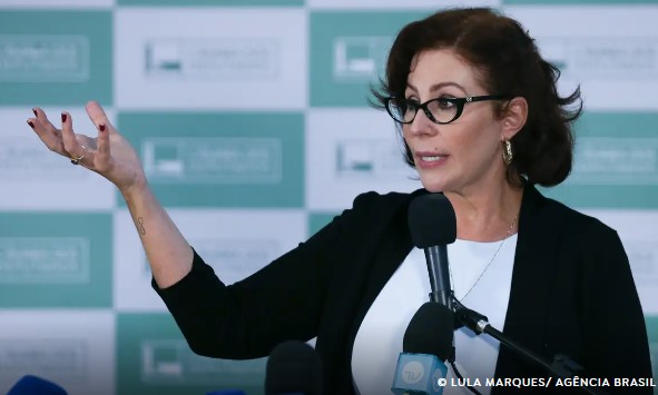 Deputada Carla Zambelli é internada e falta a depoimento no STF