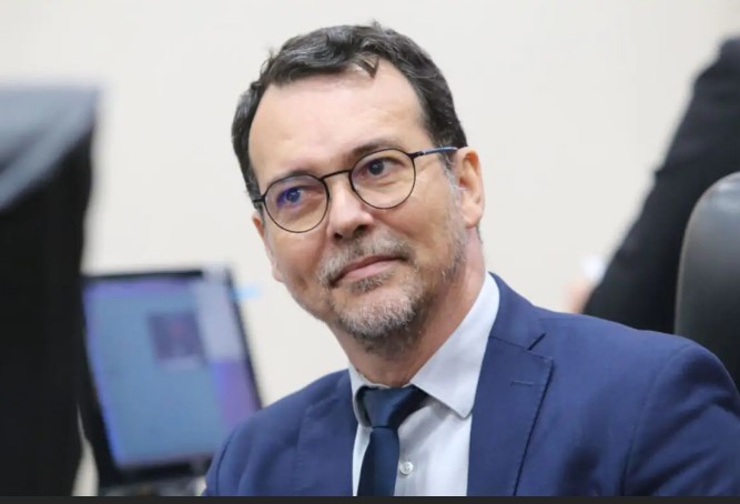 Justiça dá direito de resposta a Lúdio após Abílio e vice publicarem mentiras