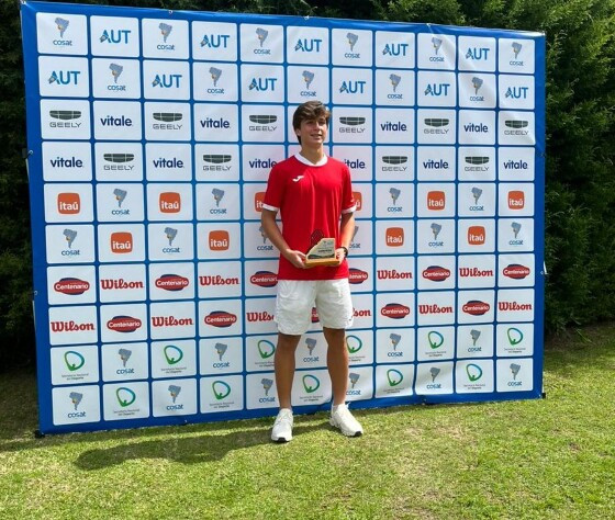 Tenista de MT é campeão em duas categorias em torneio no Uruguai