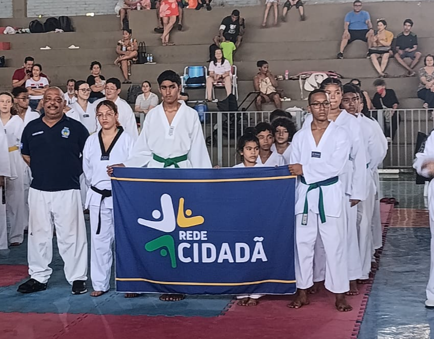 Participantes do Rede Cidadã ganham 13 medalhas de ouro e 6 de prata em campeonato de Taekwondo